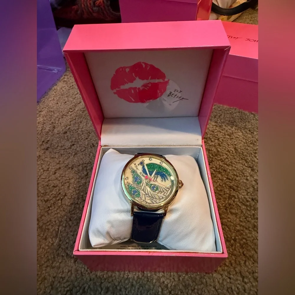 Lot of 11 Vintage Retired Betsey Johnson Watches - Picture 10 of 12